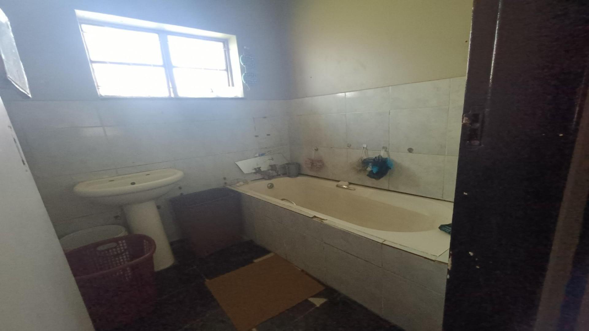 Bathroom 1 of property in Welkom