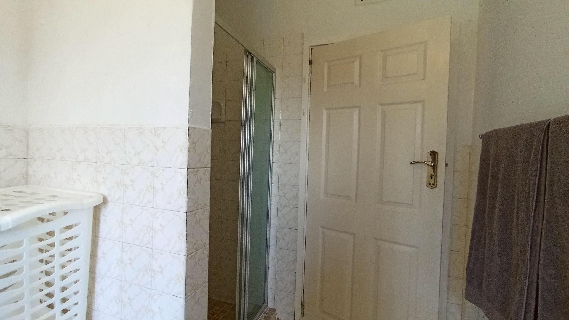 Main Bathroom - 9 square meters of property in Amanzimtoti 