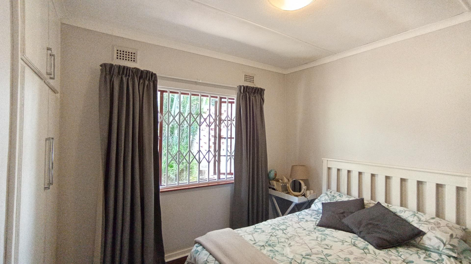 Bed Room 3 - 12 square meters of property in Amanzimtoti 