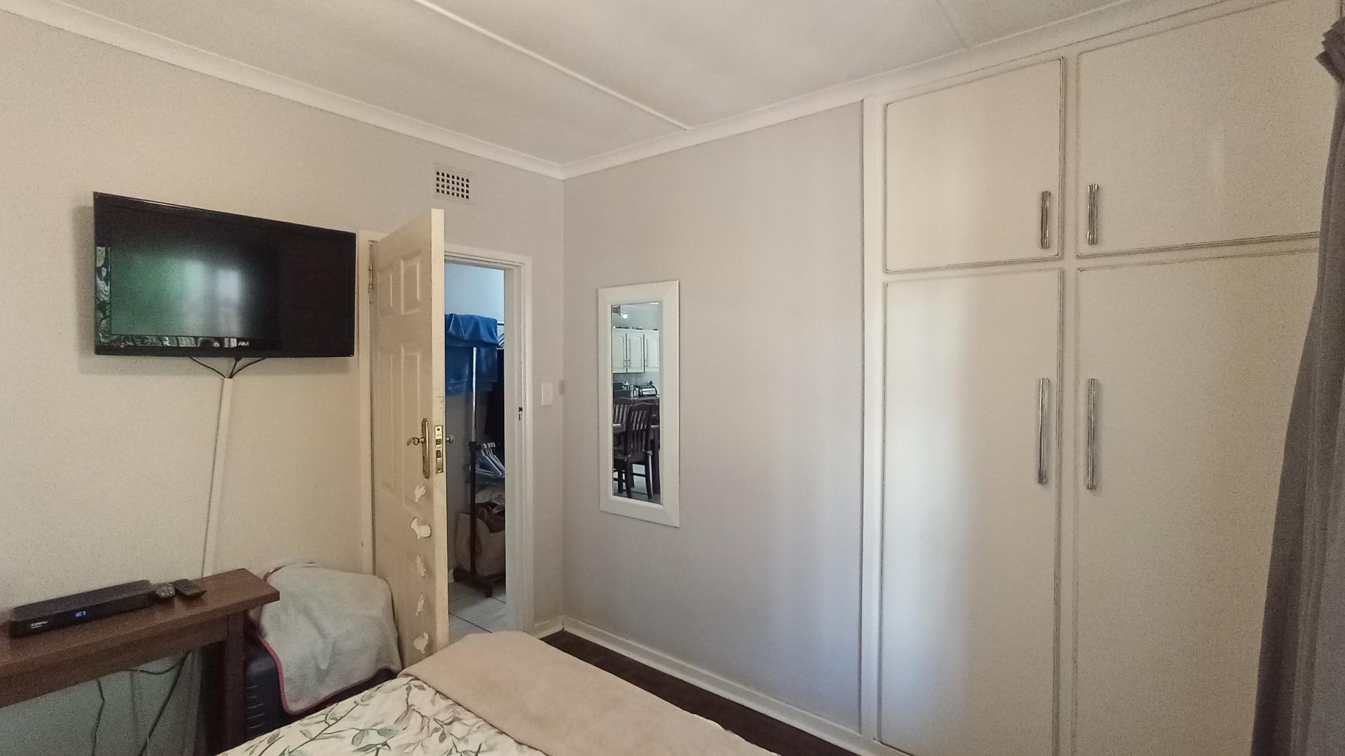 Bed Room 3 - 12 square meters of property in Amanzimtoti 