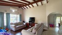 Lounges - 27 square meters of property in Amanzimtoti 