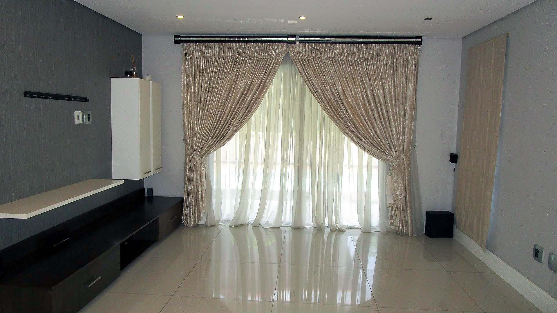Lounges - 20 square meters of property in Umhlanga 