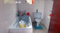 Main Bathroom - 5 square meters of property in Clare Hills