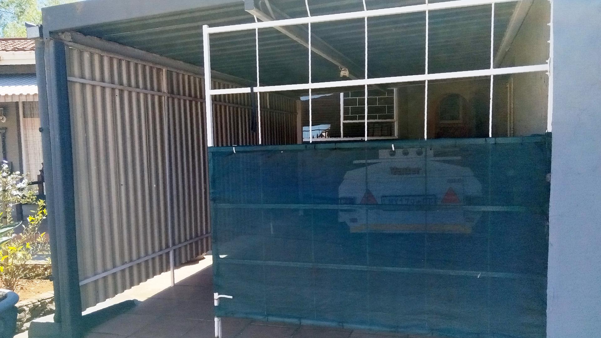 Carport  - 19 square meters of property in Minnebron