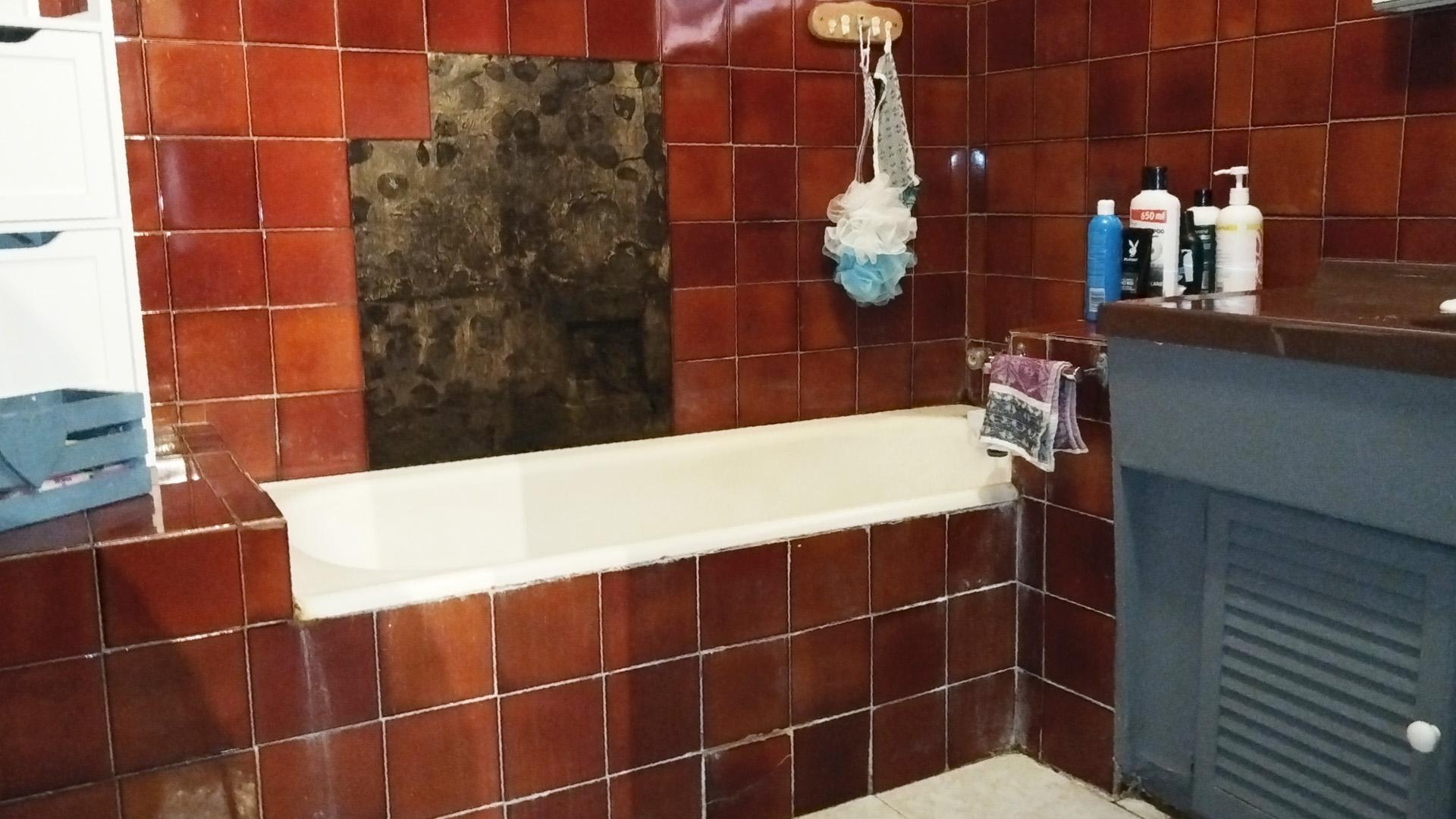 Bathroom 1 - 8 square meters of property in Minnebron