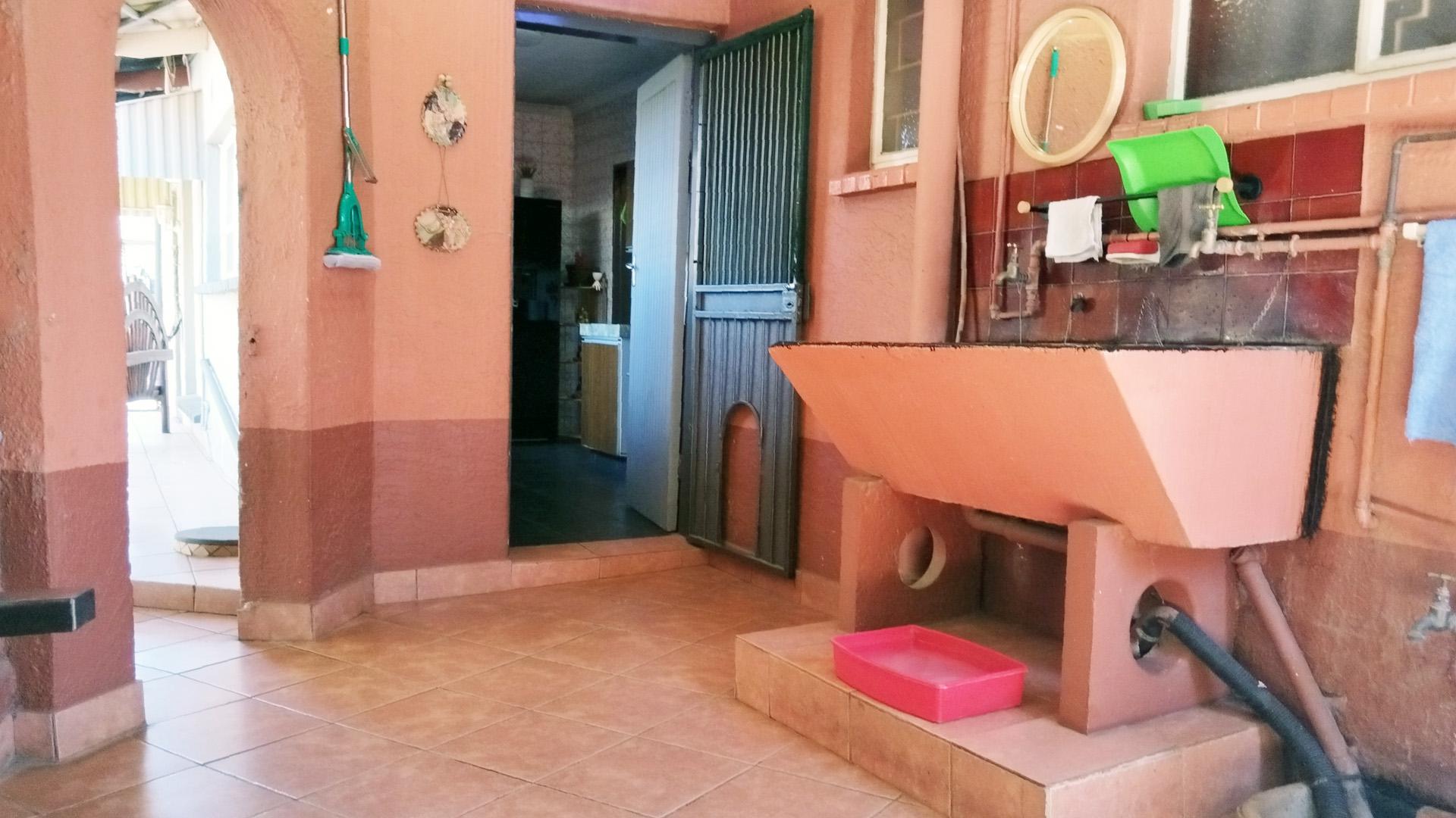 Spaces - 9 square meters of property in Minnebron