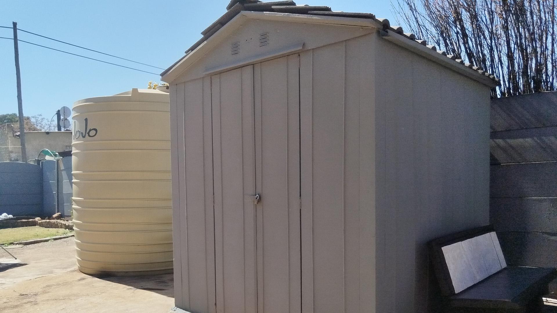 Backyard of property in Minnebron