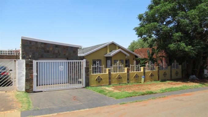 3 Bedroom House for Sale For Sale in Lenasia South - Private Sale - MR416301
