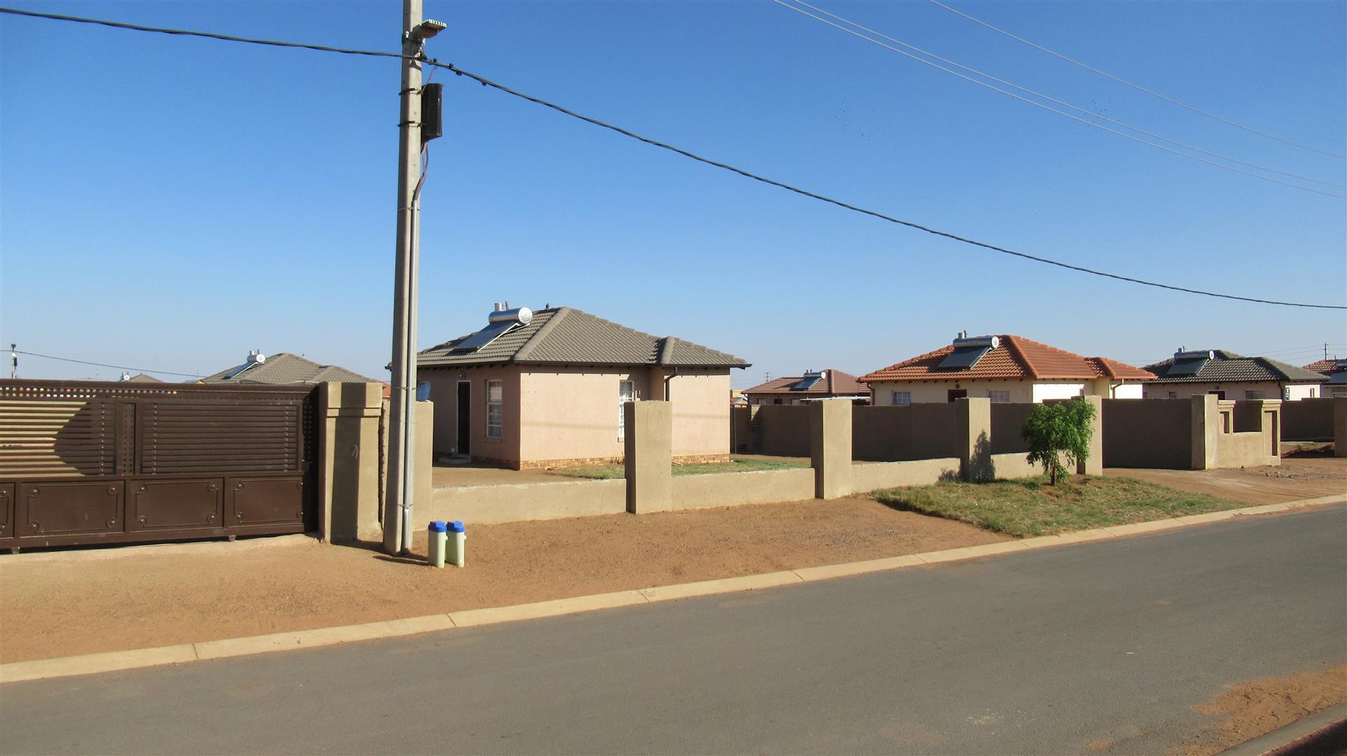 Front View of property in Azaadville Gardens
