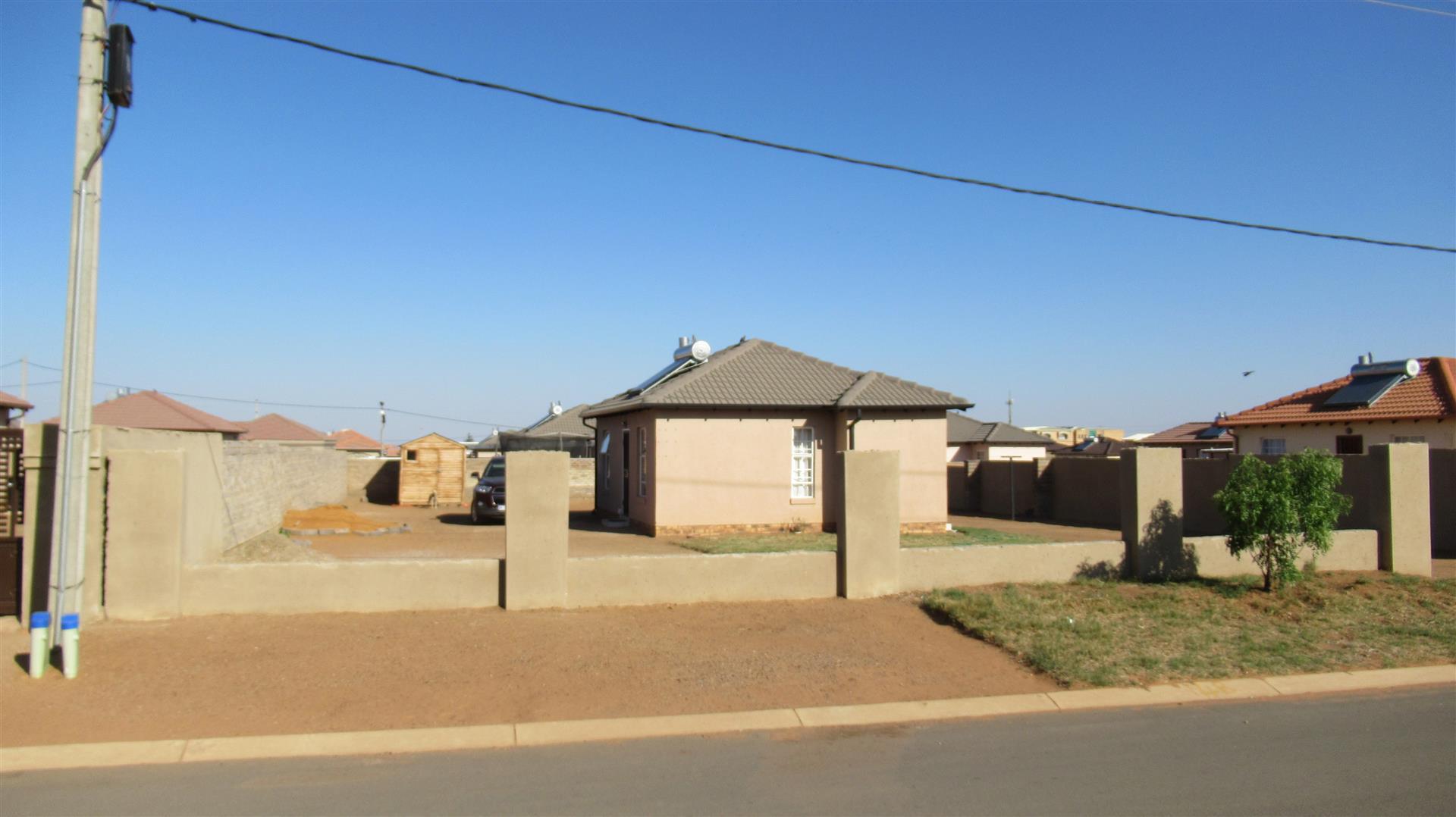 Front View of property in Azaadville Gardens
