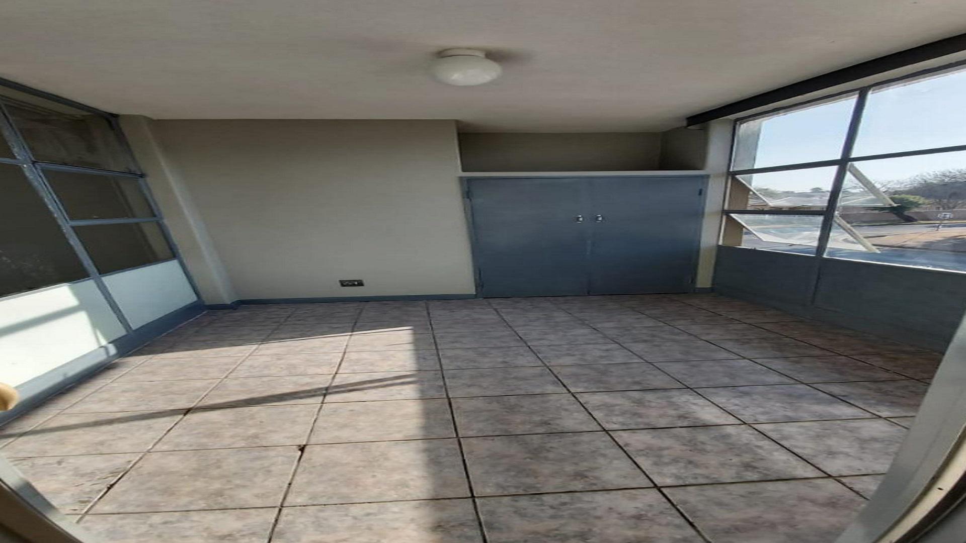 Balcony of property in Symhurst