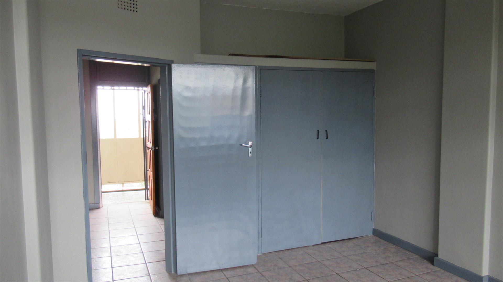 Bed Room 1 - 19 square meters of property in Symhurst