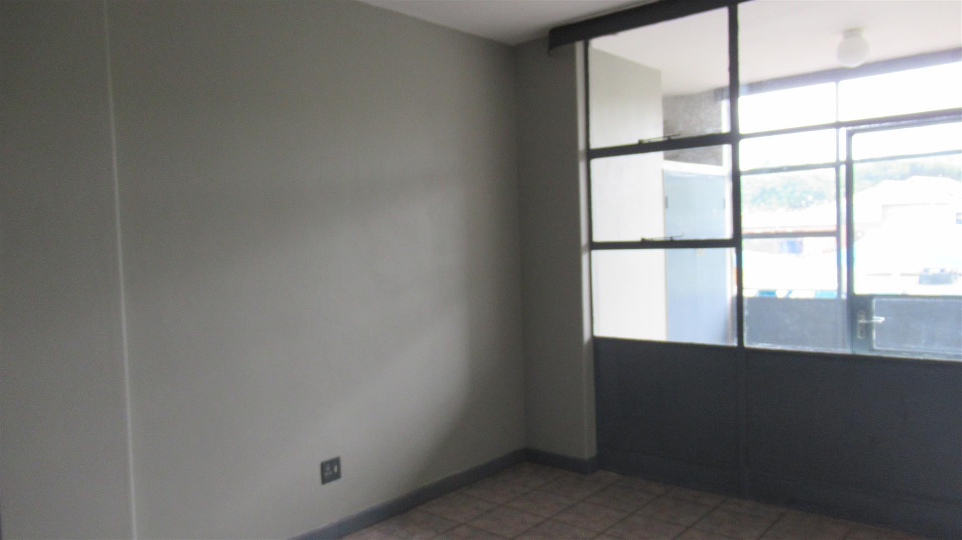 Bed Room 1 - 19 square meters of property in Symhurst