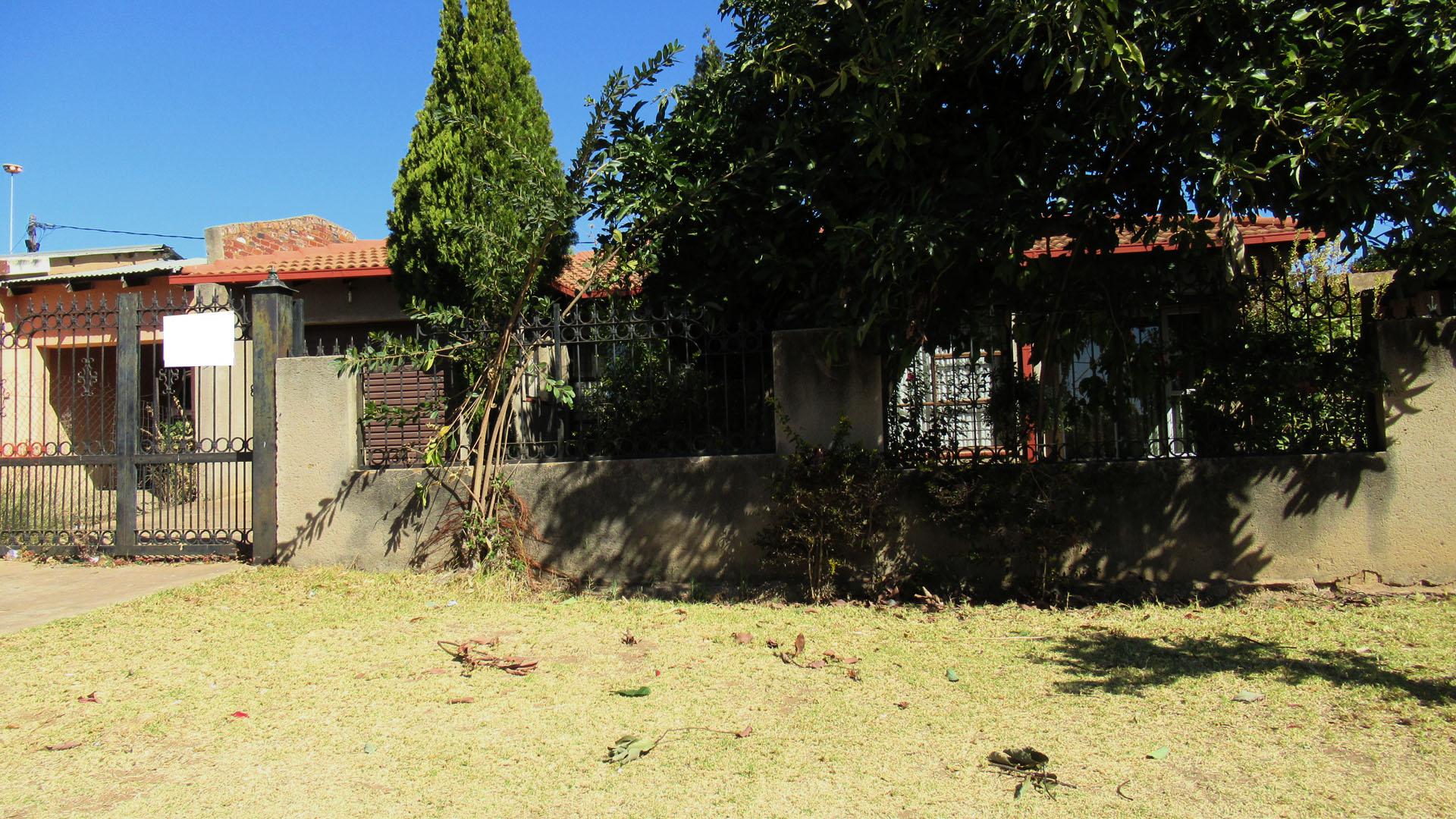 Front View of property in Lethlabile