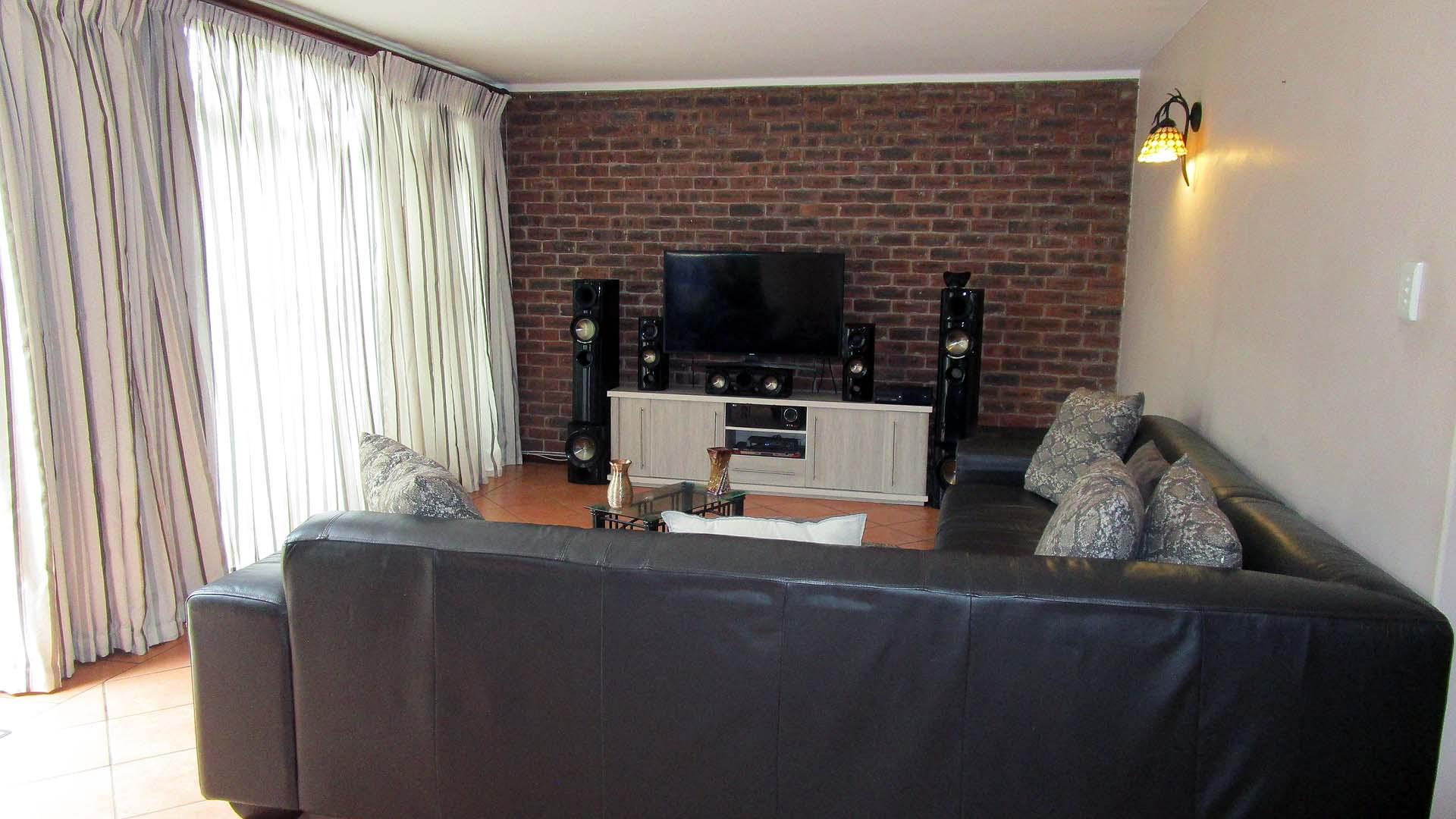 Lounges - 36 square meters of property in Morningside - DBN