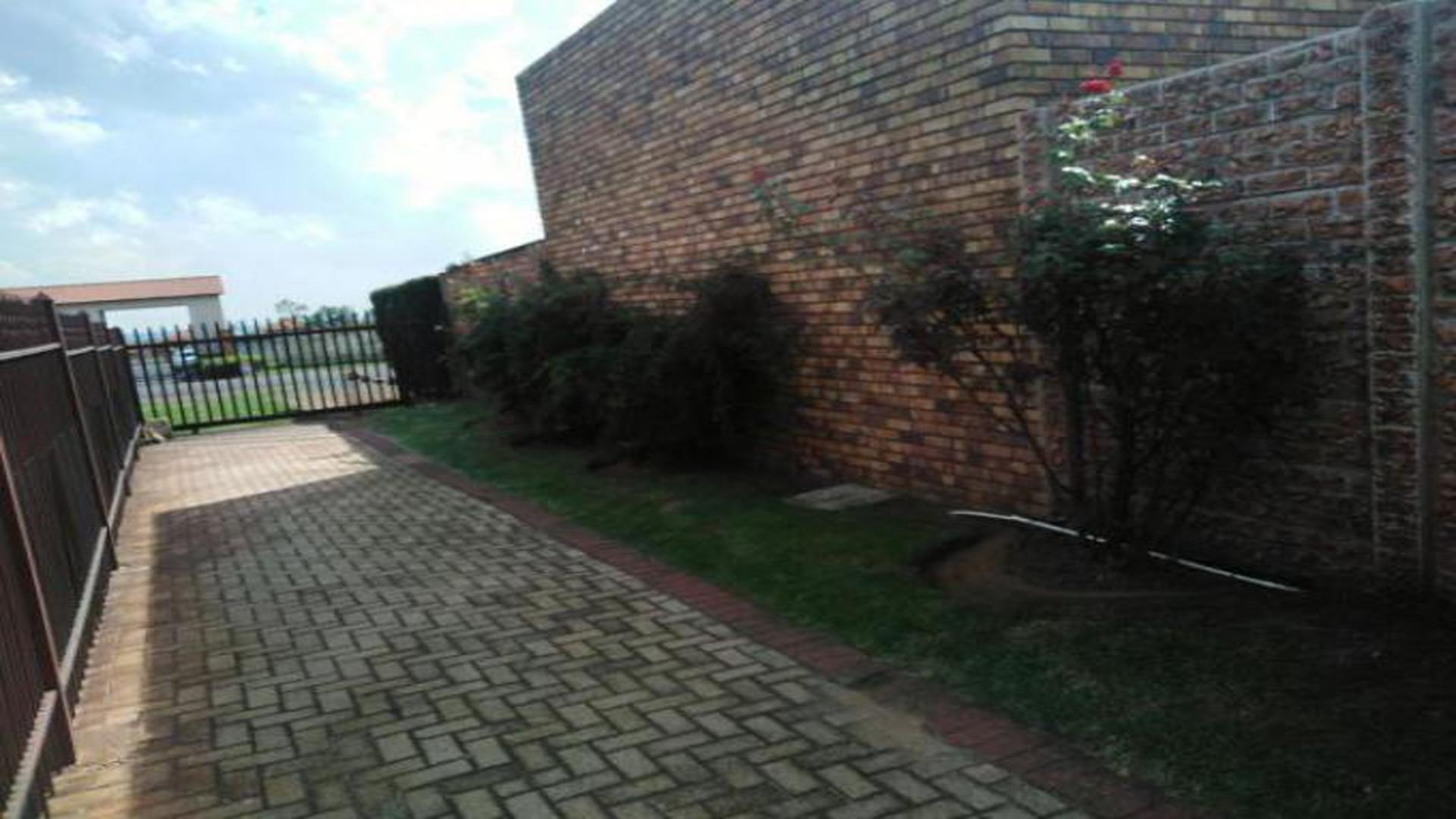Standard Bank EasySell 3 Bedroom House for Sale in Reyno Rid