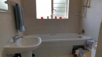 Main Bathroom of property in Vlakfontein