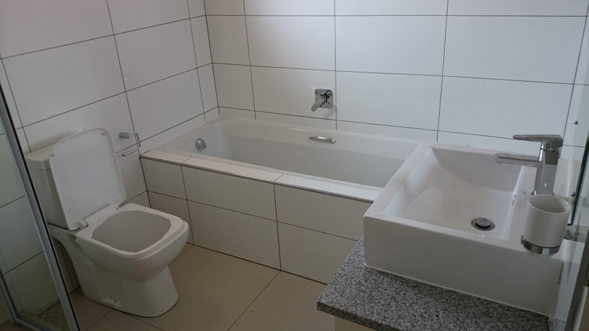 Bathroom 1 - 7 square meters of property in Vanderbijlpark