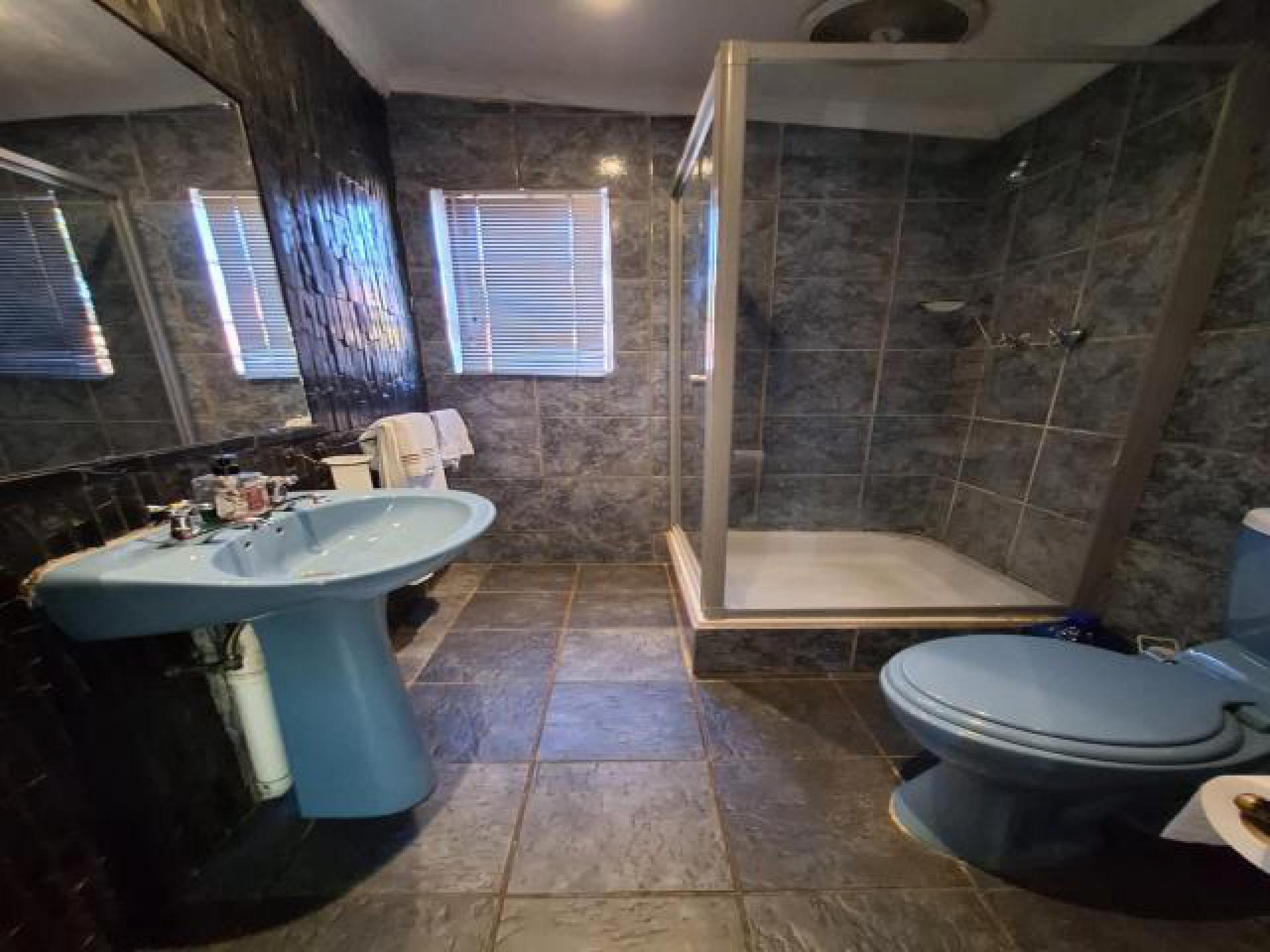 Main Bathroom of property in Kuruman