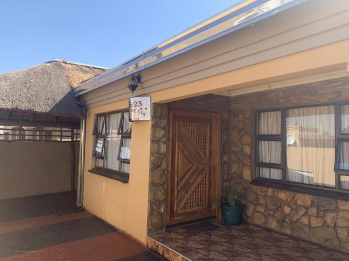 FNB SIE Sale In Execution 2 Bedroom House for Sale in Soweto - MR418394