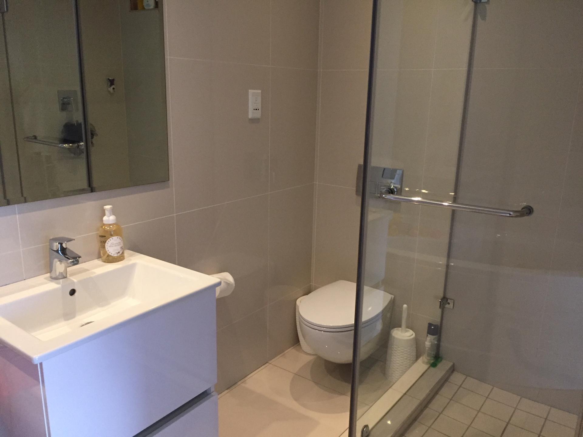 Bathroom 1 - 5 square meters of property in Doonside