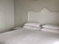 Bed Room 1 - 14 square meters of property in Doonside