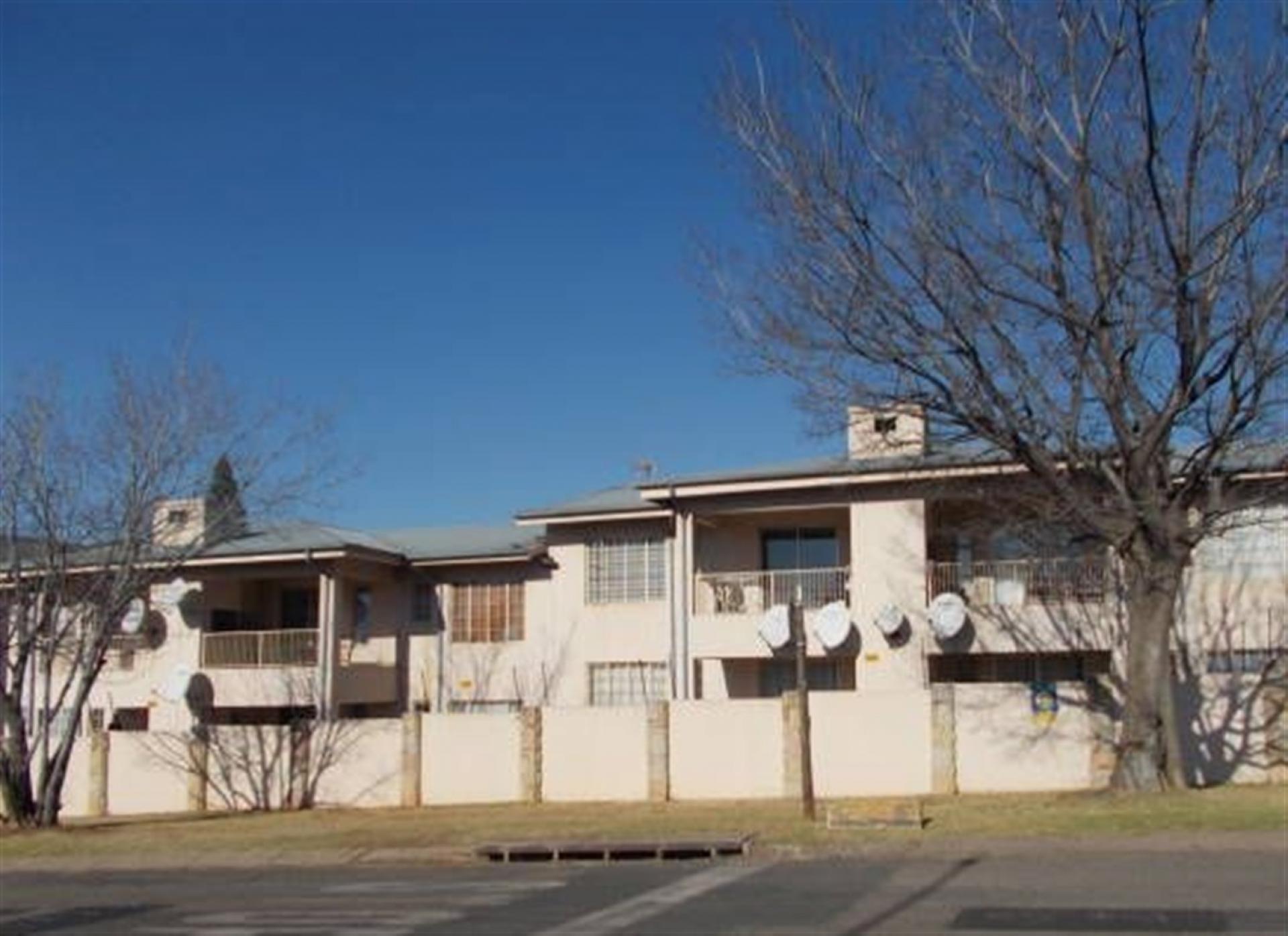 Front View of property in Modelpark