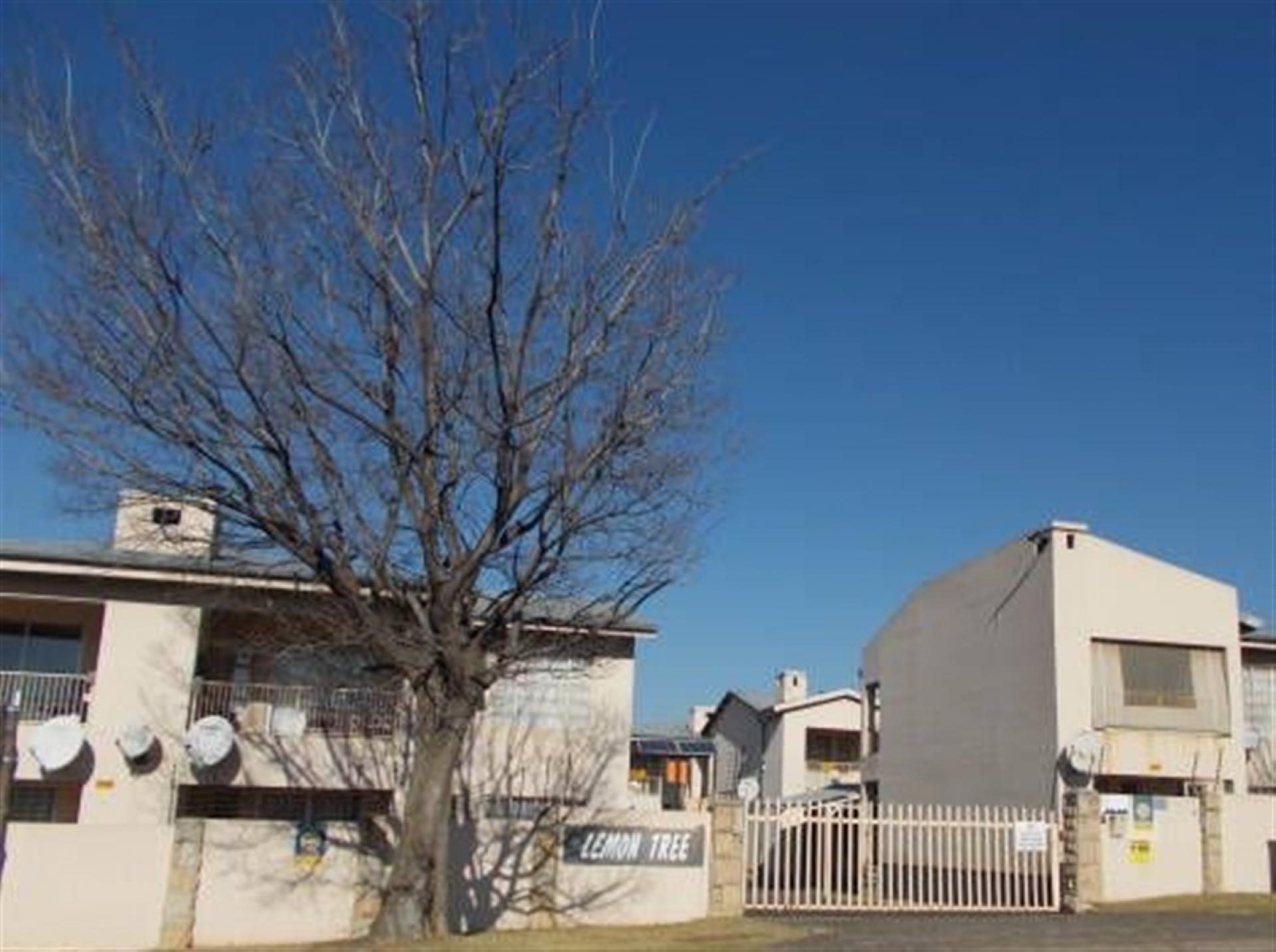 Front View of property in Modelpark