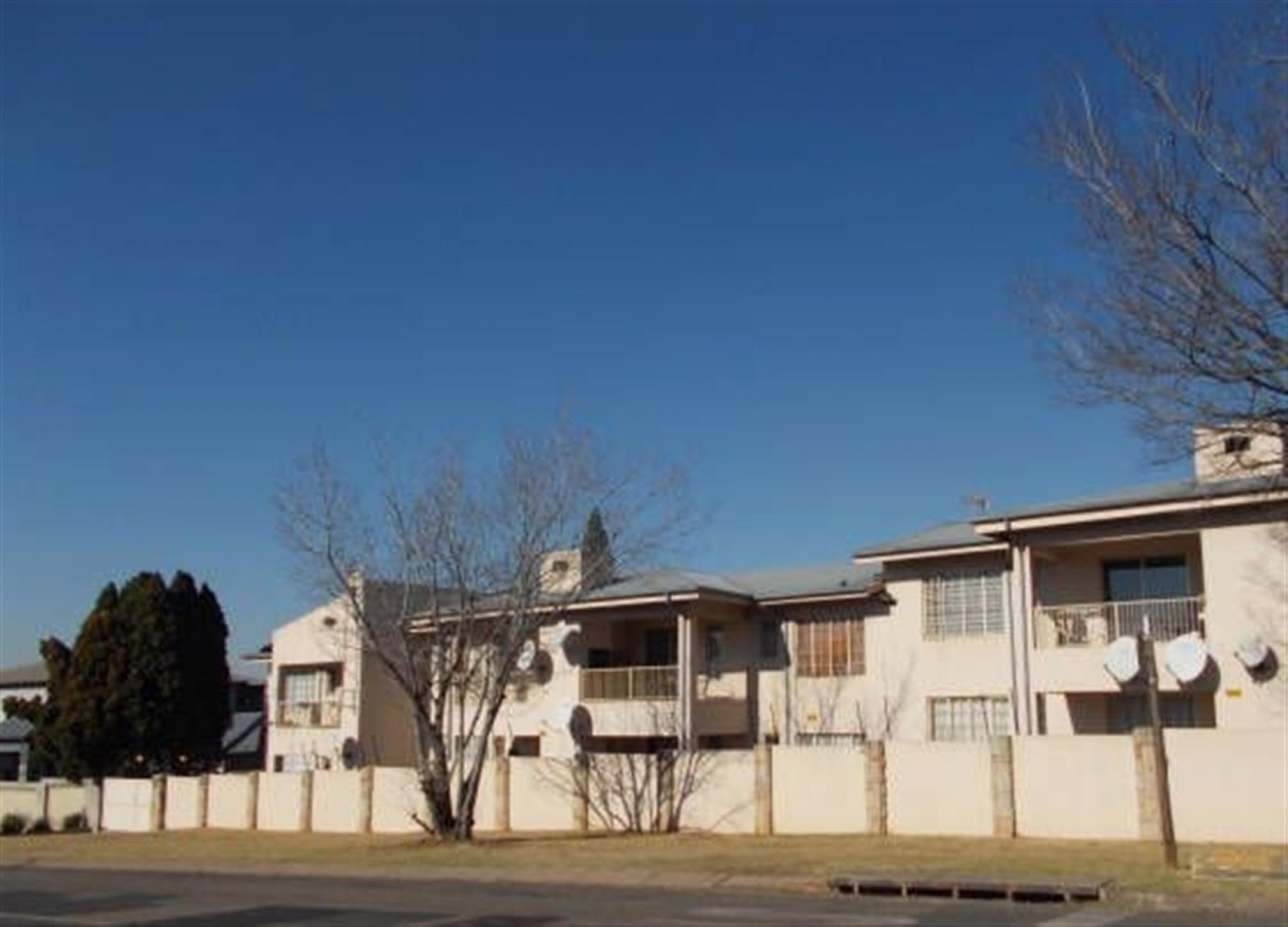 Front View of property in Modelpark