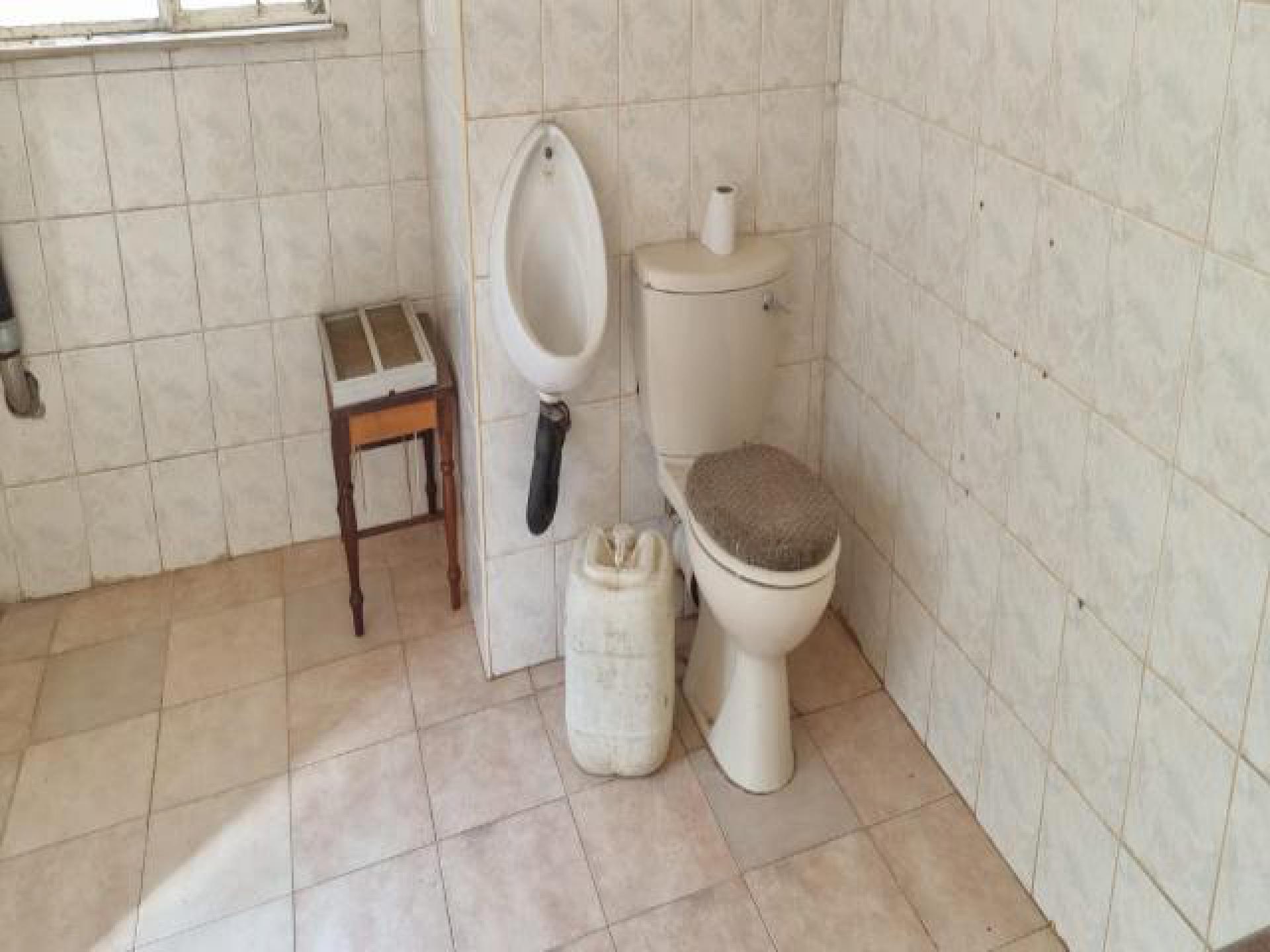 Bathroom 1 of property in Dewetsdorp