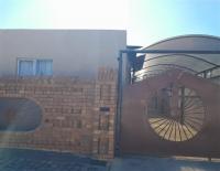 Front View of property in Meadowlands