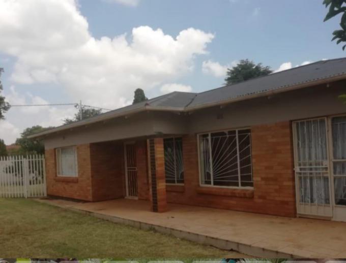 4 Bedroom House for Sale For Sale in Westonaria MR419001