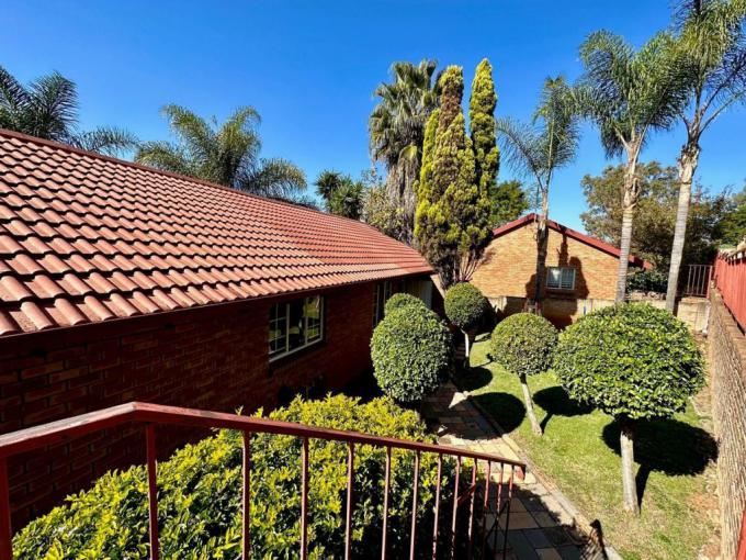 3 Bedroom Simplex for Sale For Sale in Waterkloof Park - MR419244
