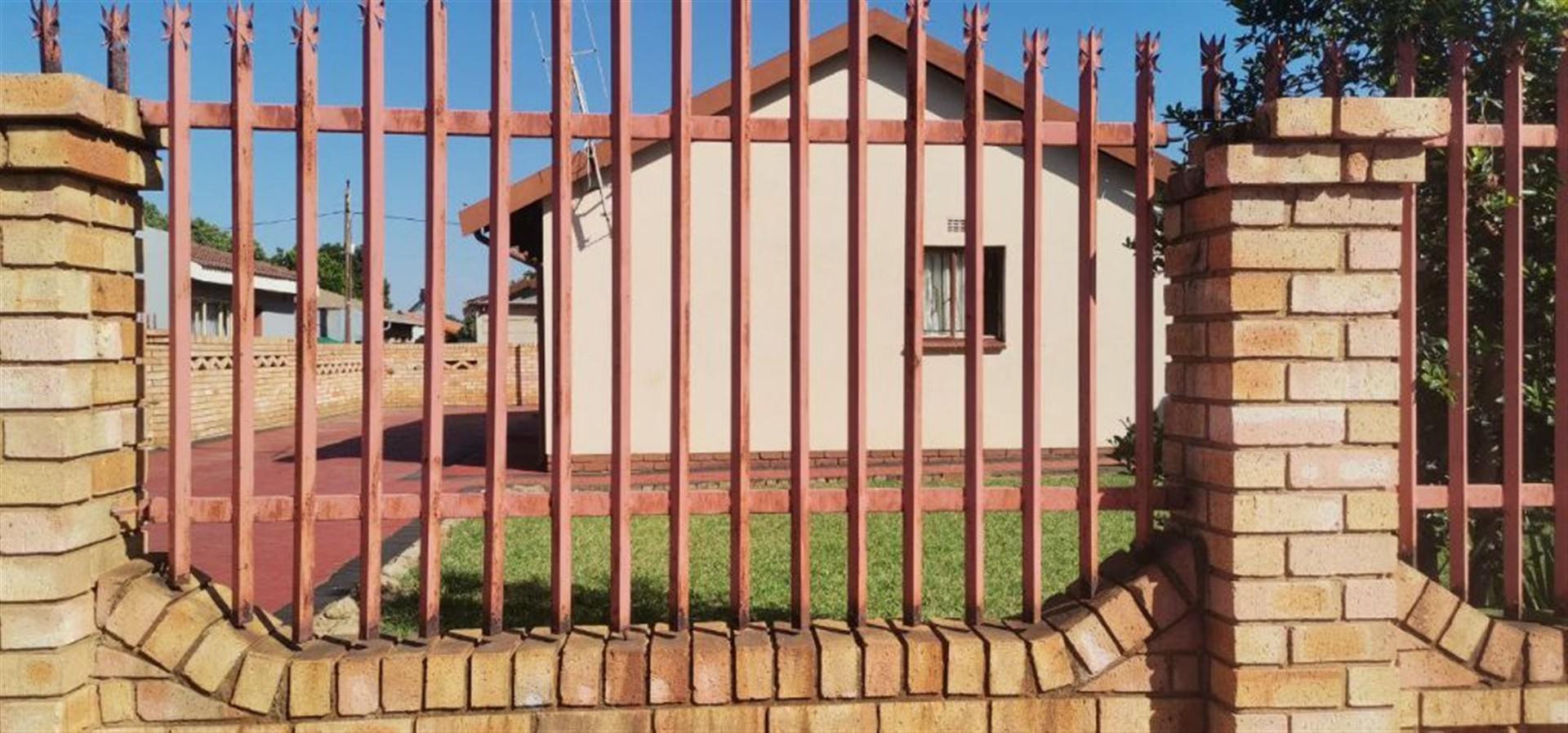 Front View of property in Tlhabane West