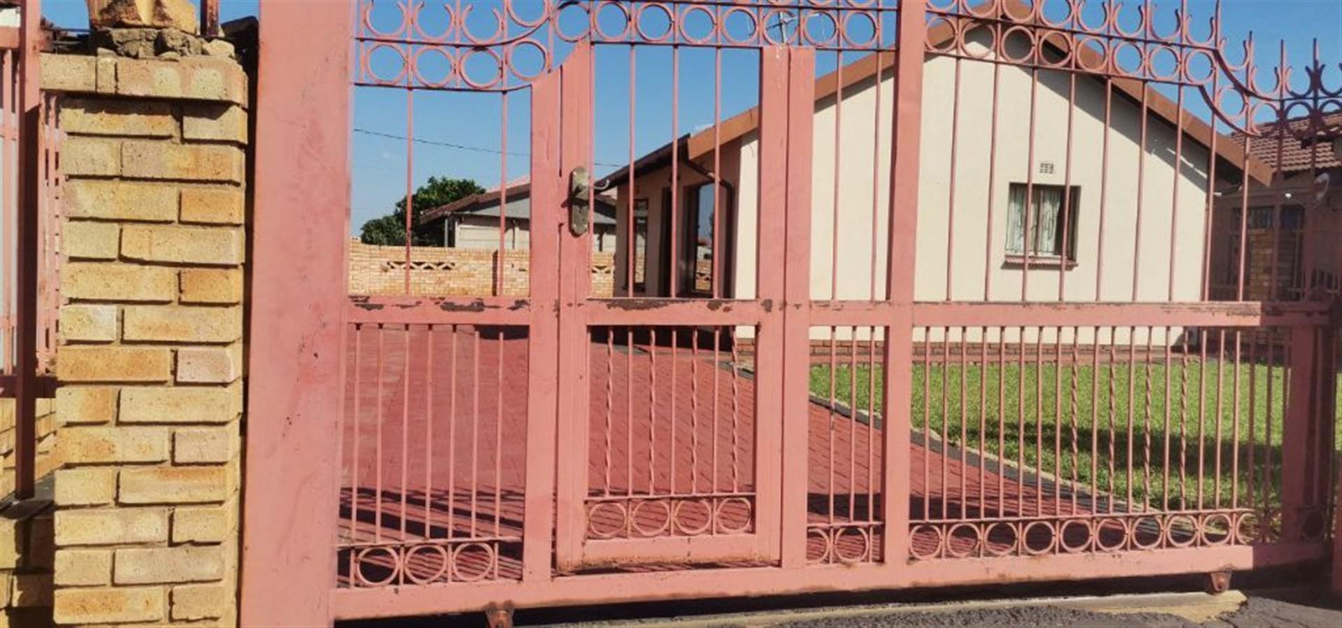 Front View of property in Tlhabane West