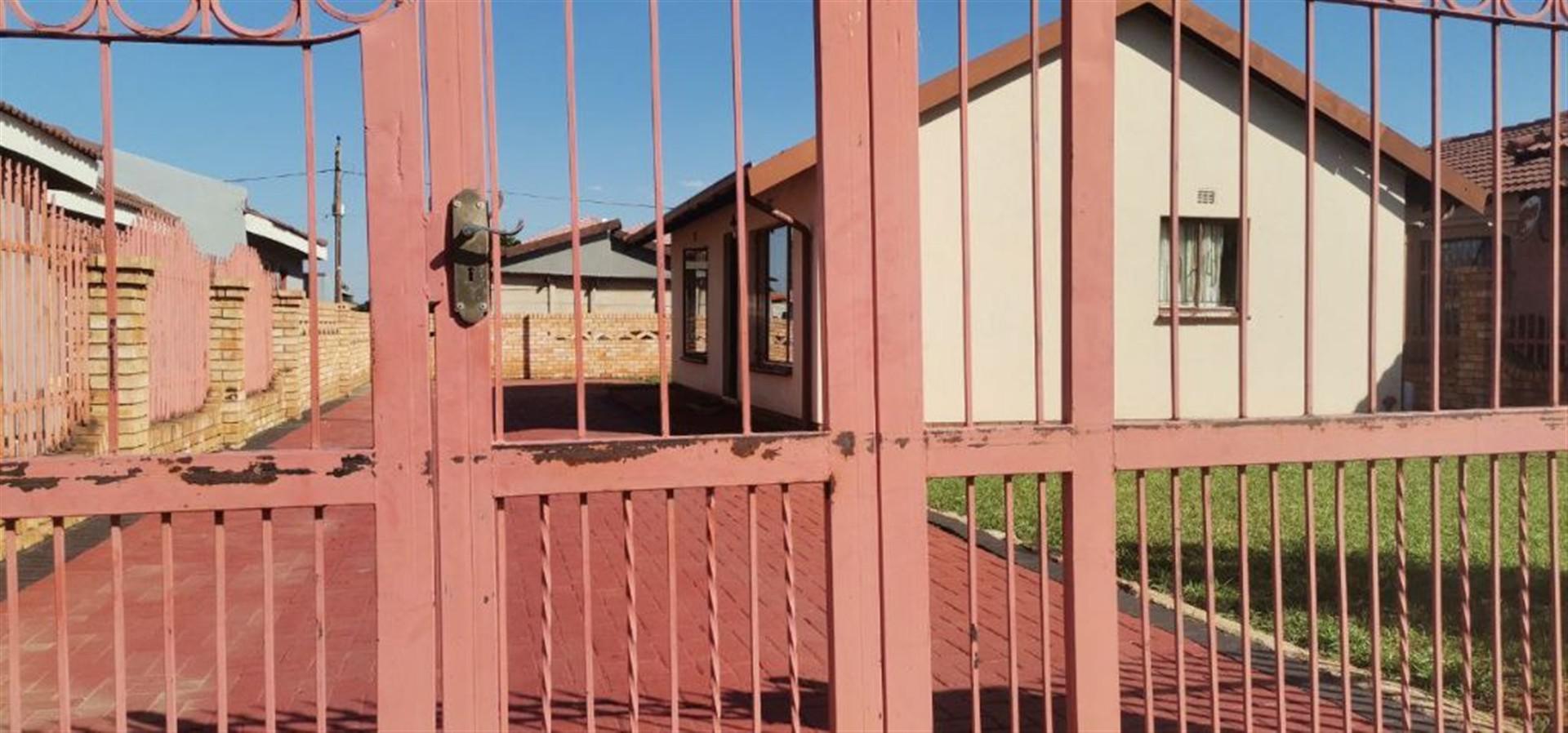 Front View of property in Tlhabane West