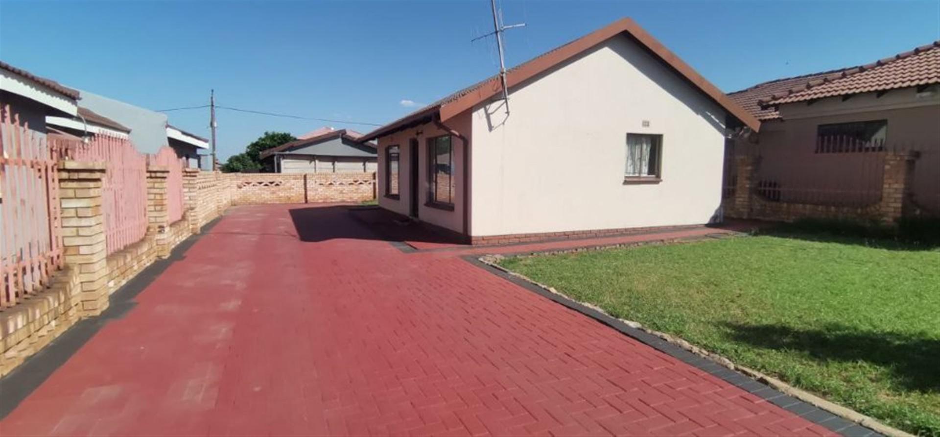 Front View of property in Tlhabane West