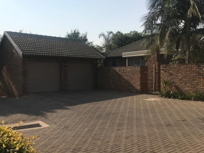 2 Bedroom Simplex for Sale For Sale in Rooihuiskraal North - MR419462