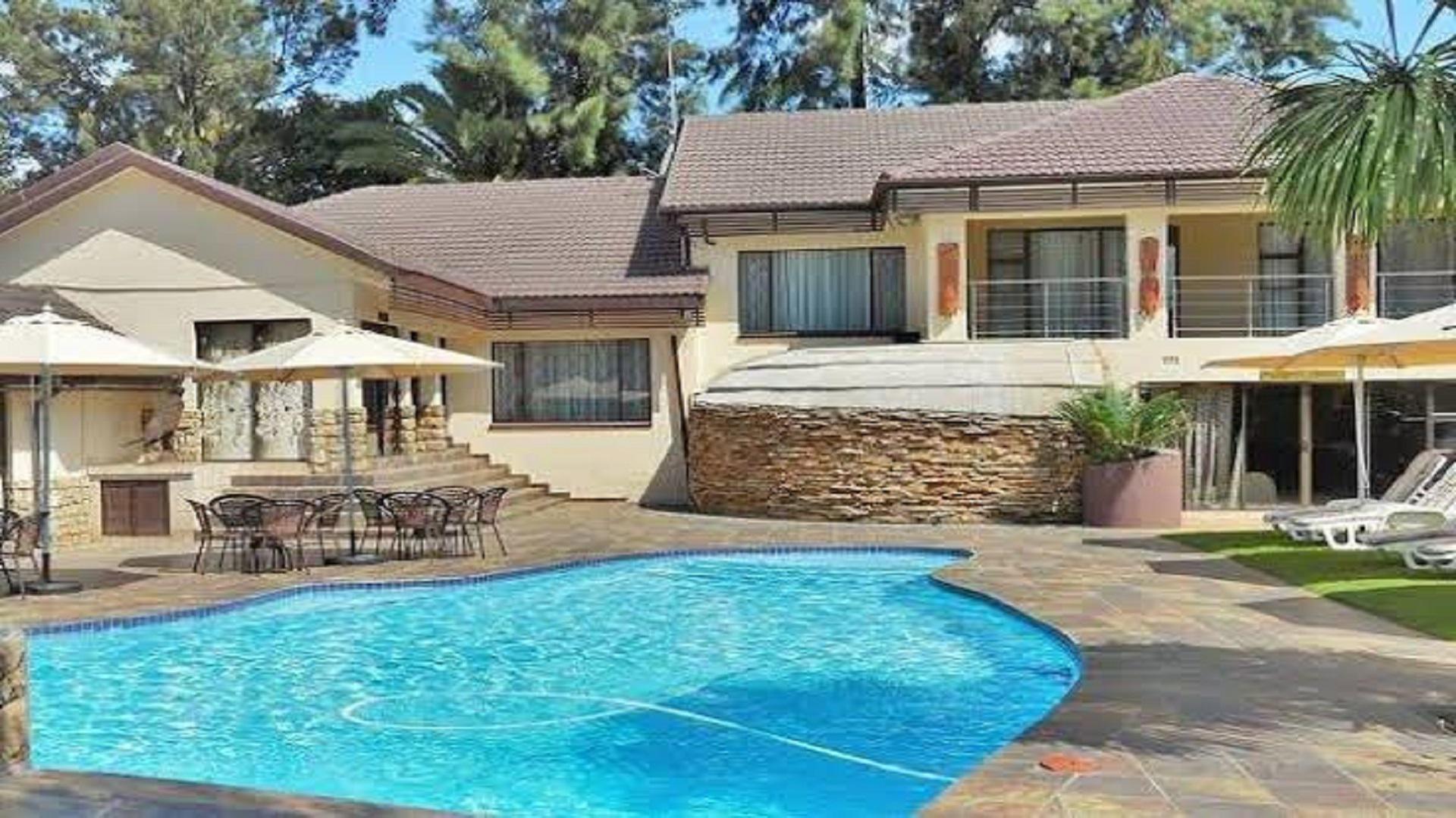 Entertainment - 54 square meters of property in Lakefield