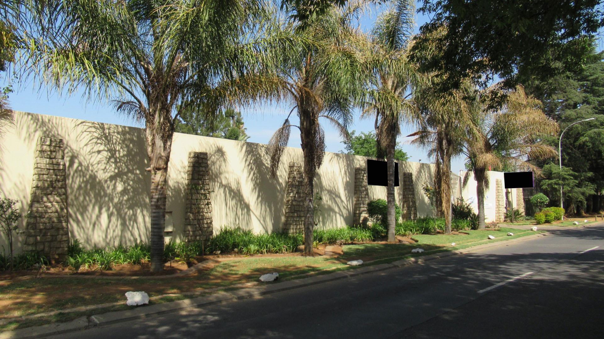 Front View of property in Lakefield