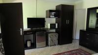 Bed Room 1 - 296 square meters of property in Lakefield