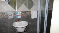 Bathroom 2 - 30 square meters of property in Lakefield