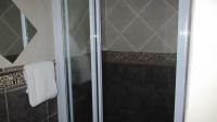 Bathroom 2 - 30 square meters of property in Lakefield