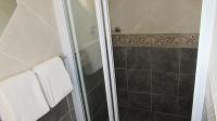 Bathroom 3+ - 166 square meters of property in Lakefield