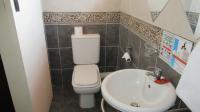 Bathroom 3+ - 166 square meters of property in Lakefield