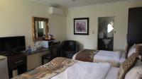 Bed Room 5+ - 227 square meters of property in Lakefield