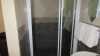 Bathroom 3+ - 166 square meters of property in Lakefield