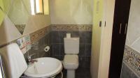 Bathroom 3+ - 166 square meters of property in Lakefield