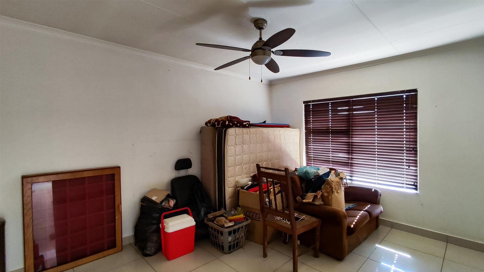 Main Bedroom - 20 square meters of property in Parkrand