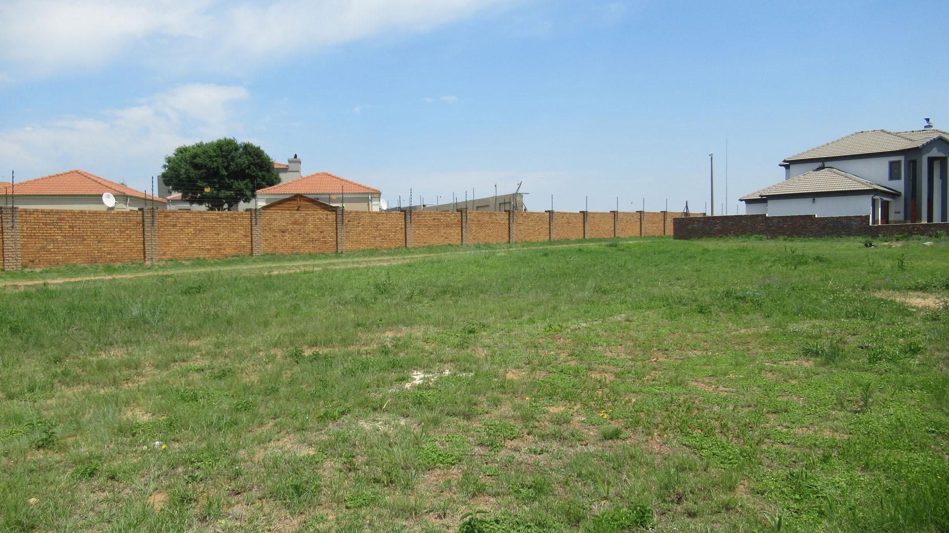 Front View of property in Blue Valley Golf Estate